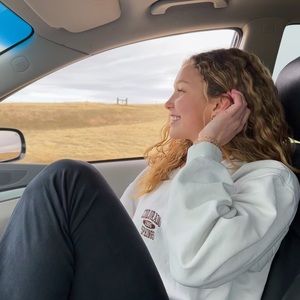 Meet your Posher, Ella